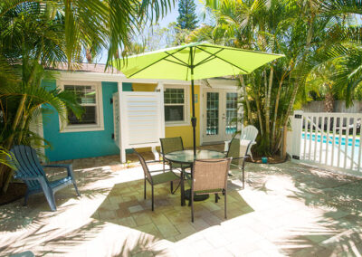 Slide Show Anna-Maria-Island-Harbor-Lane-Court-Rental-courtyard-2